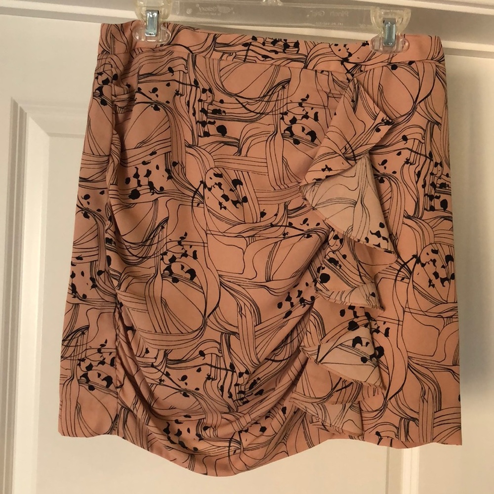 H&M blush and black ruffle mini skirt - size 10